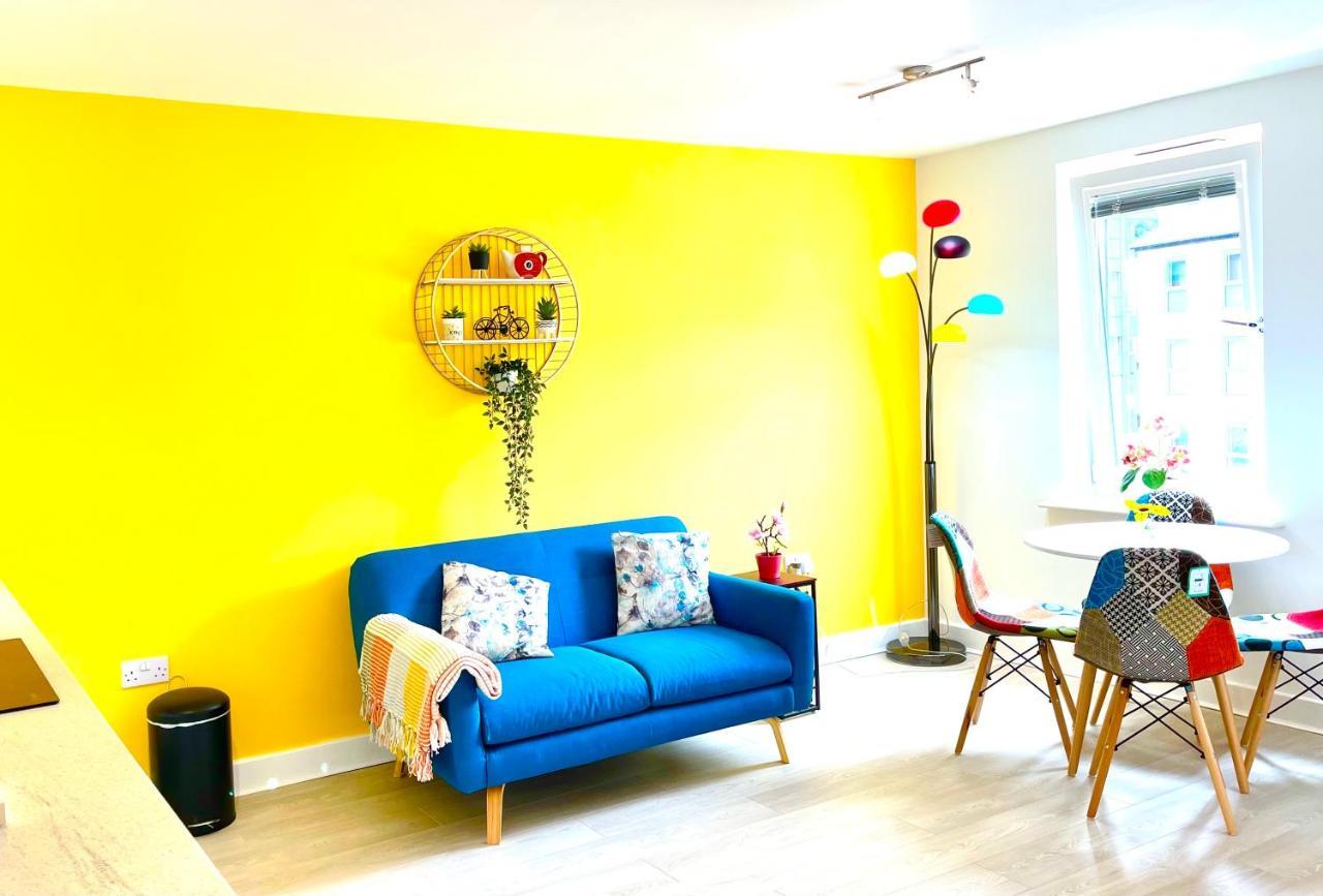 Apartamento Modern Townhouse, Sleeps 4 With Parking Wakefield Exterior foto